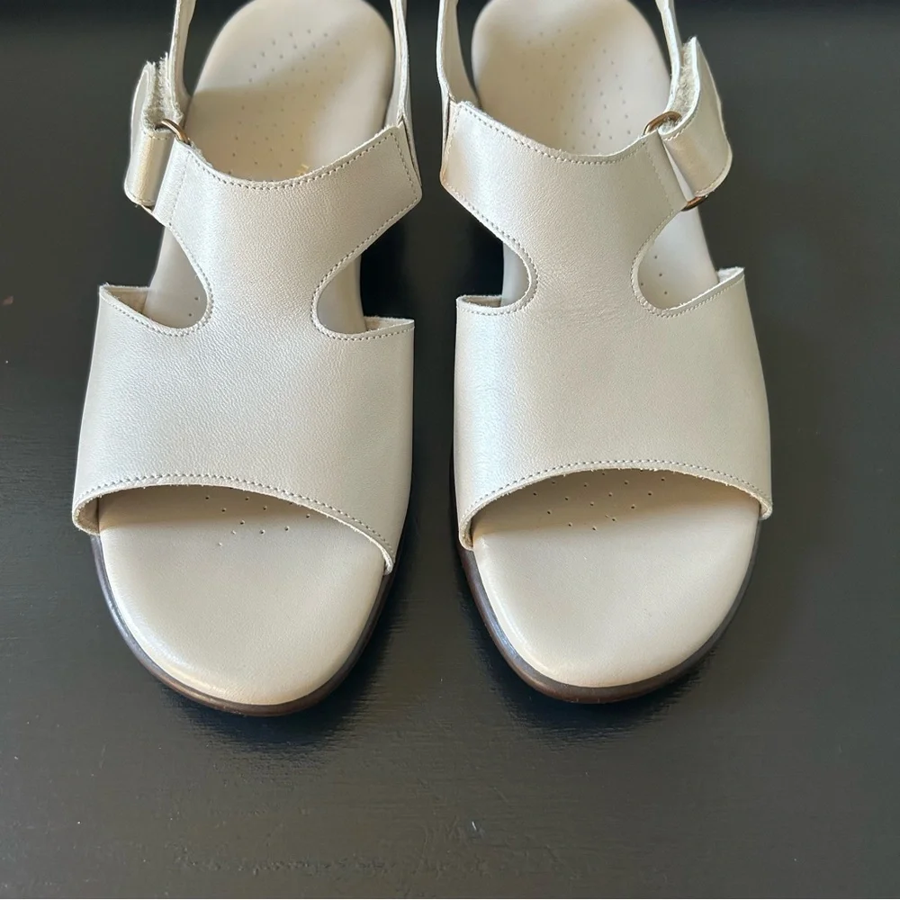 NWOB SAS Women's Suntimer Pearl Bone Heeled Strap Sandal, Size 8M